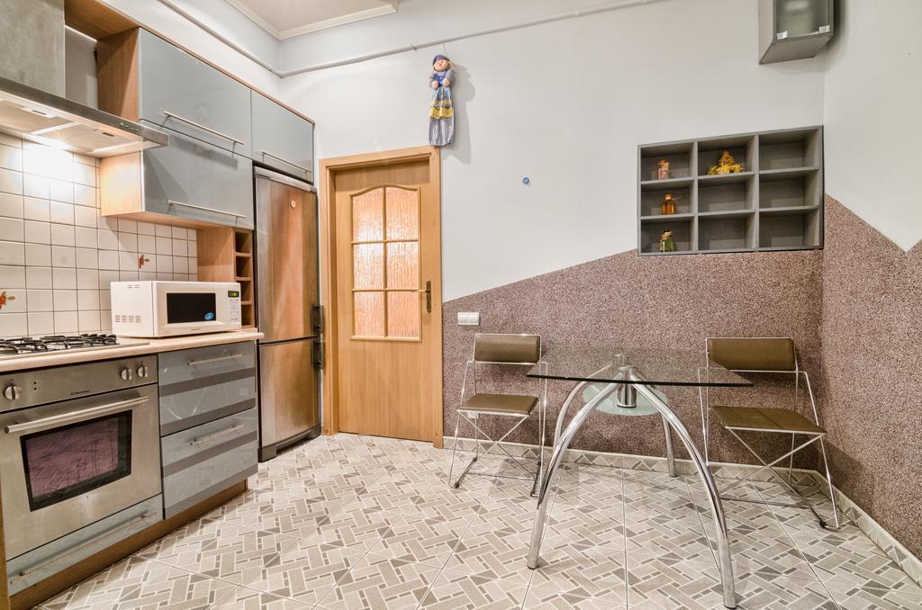 Apartamenty Lesi Ukrainky 17 利沃夫 客房 照片